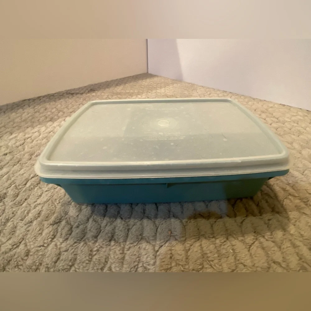 Vintage Tupperware sewing box 7 in all boxes 3 comes out and good snap on Lid